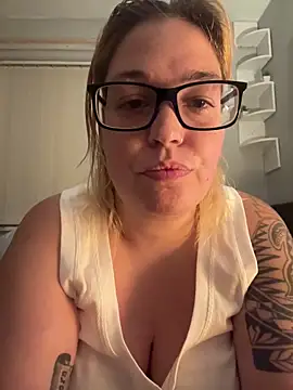 SecretRavenXO online show from June 7, 2026, 10:04 pm