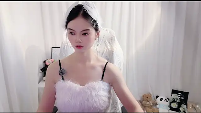 Ella-001 online show from May 23, 2026, 4:44 am