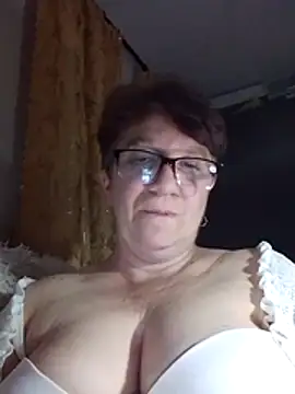 KetQueen101 online show from July 11, 2026, 8:42 pm