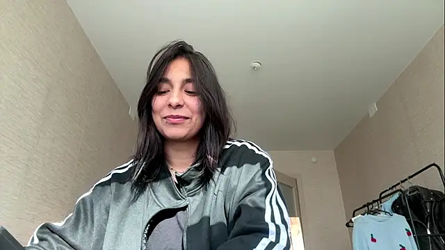 NikiBrunsvold online show from April 24, 2026, 2:41 pm