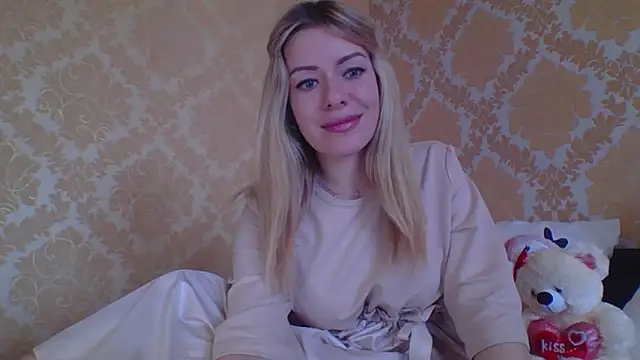 Softy Aura  online show from June 3, 2026, 2:33 pm