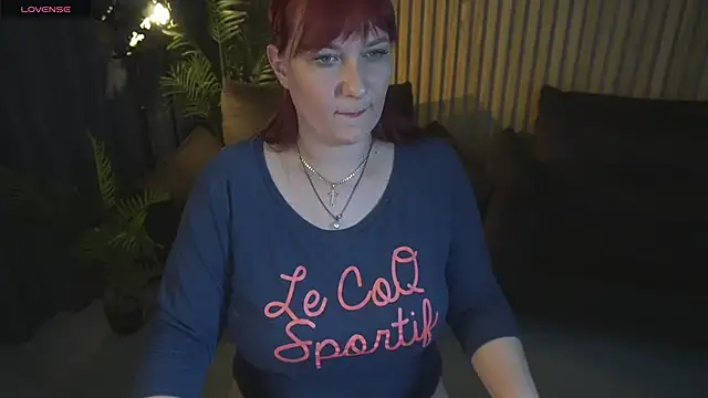 AriaFoxglow online show from April 27, 2026, 12:47 pm