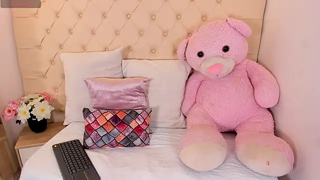 chloe rhoades online show from June 6, 2026, 4:39 am