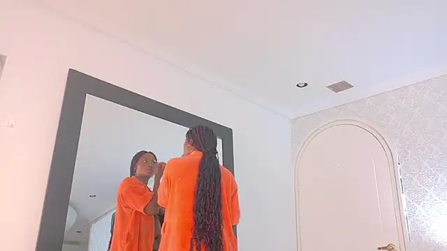 Elektradoll1 online show from May 13, 2026, 11:39 am