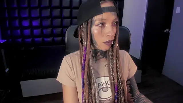 Lucy Doll8 online show from April 27, 2026, 8:18 pm