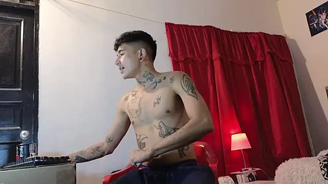 charles carterxxx online show from May 5, 2026, 8:01 pm