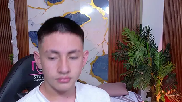 Snapshot of Andres_Tay chatting on June 6, 2026, 2:39 am Andres Tay online show from June 6, 2026, 2:39 am