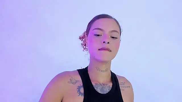 Caroline420  online show from June 6, 2026, 2:39 am