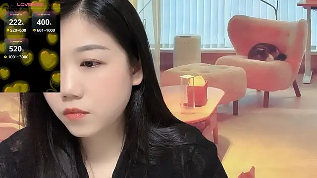 F-Yuwei online show from April 25, 2026, 1:03 pm