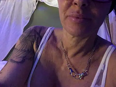 claraxloveuse online show from May 8, 2026, 12:20 pm