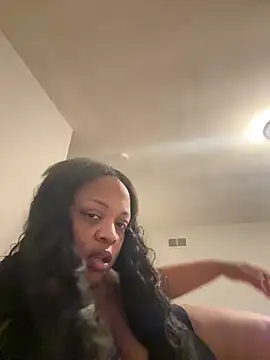 Snapshot of richierichelle chatting on May 6, 2026, 11:42 pm richierichelle online show from May 6, 2026, 11:42 pm