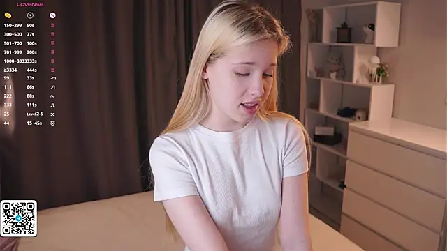 Snapshot of Sweet_Love_Lily chatting on May 13, 2026, 9:11 pm Sweet Love Lily online show from May 13, 2026, 9:11 pm
