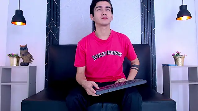 Feiccer Castquer online show from May 14, 2026, 11:18 am