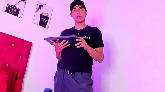 ThiagoSexy005 online show from May 4, 2026, 12:25 am