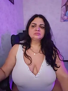 -CUTE-EVVIL- online show from May 26, 2026, 5:33 pm