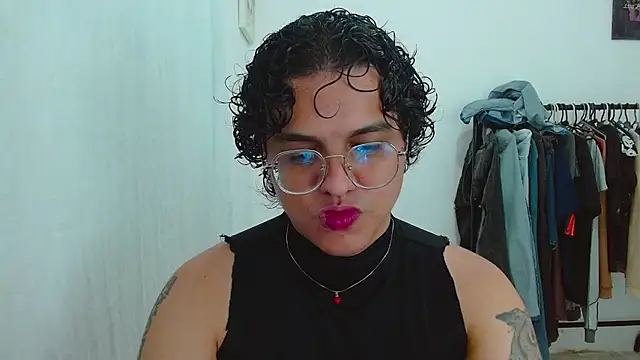 Snapshot of Diane_exotic chatting on May 17, 2026, 1:27 am Diane exotic online show from May 17, 2026, 1:27 am