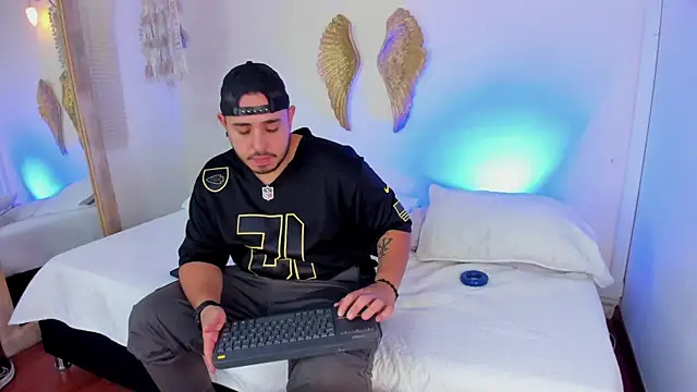 ChrisWyles online show from April 28, 2026, 11:36 am