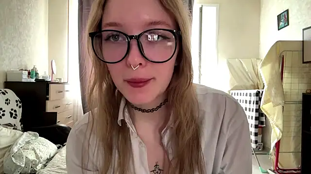 Snapshot of Elinthegreat chatting on May 11, 2026, 1:12 pm Elinthegreat online show from May 11, 2026, 1:12 pm