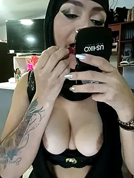 nadia  abaud online show from October 26, 2025, 2:01 am