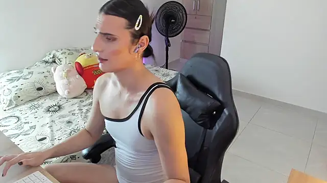 shantallskinny  online show from May 28, 2026, 5:04 am
