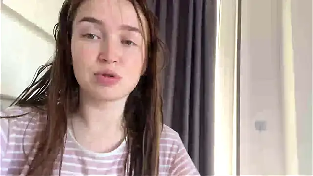 Chloooee online show from July 19, 2026, 7:50 am