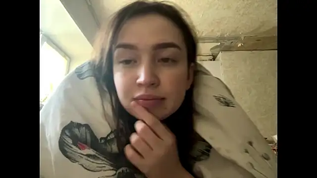 Chloooee online show from May 9, 2026, 6:06 am