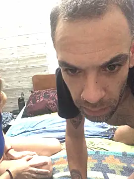 justef09 online show from May 19, 2026, 4:08 am