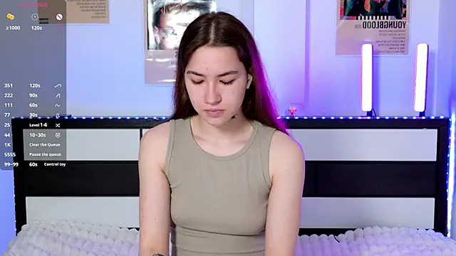 EvaAndLuna online show from May 18, 2026, 1:06 am