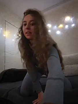 -NicoleSmith- online show from April 30, 2026, 1:51 pm
