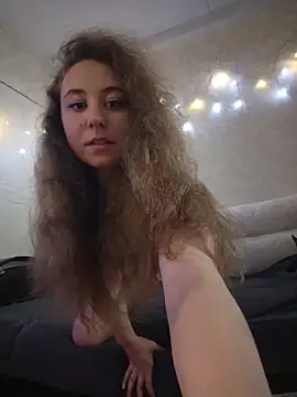 -NicoleSmith- online show from May 7, 2026, 12:41 pm