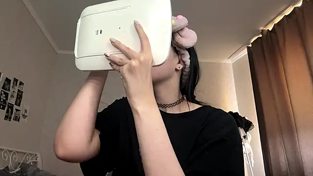 LouisePavlides online show from June 11, 2026, 12:13 pm
