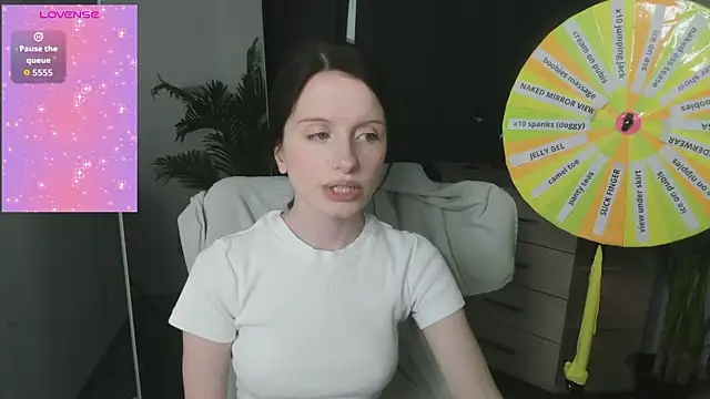 Snapshot of mollie_blush chatting on May 17, 2026, 1:33 pm mollie blush online show from May 17, 2026, 1:33 pm