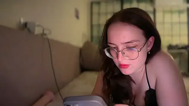 FoxyMiaa online show from April 30, 2026, 5:09 pm