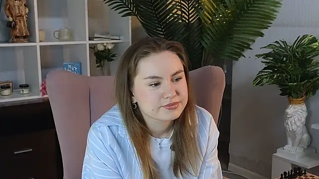 StaciaCarotenuto online show from April 26, 2026, 9:39 am