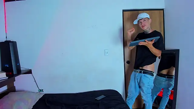 Darwinstark  online show from April 28, 2026, 2:27 am