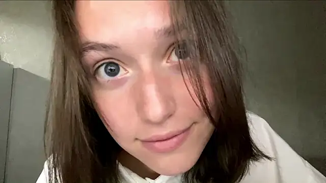 LisaSunrise online show from May 10, 2026, 9:16 pm