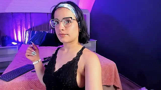 Snapshot of Azahara_18 chatting on April 30, 2026, 11:42 pm Azahara 18 online show from April 30, 2026, 11:42 pm