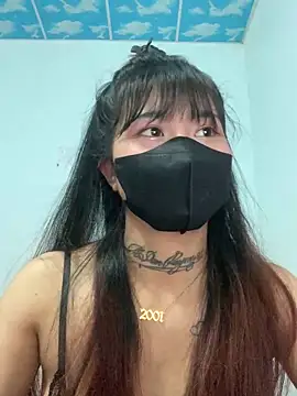 Lilyy18 online show from April 30, 2026, 1:07 pm