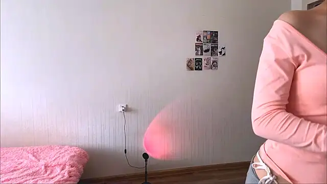 TheresaKloer online show from June 5, 2026, 3:44 am