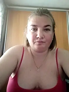 MiyaOlliver online show from May 11, 2026, 7:32 am