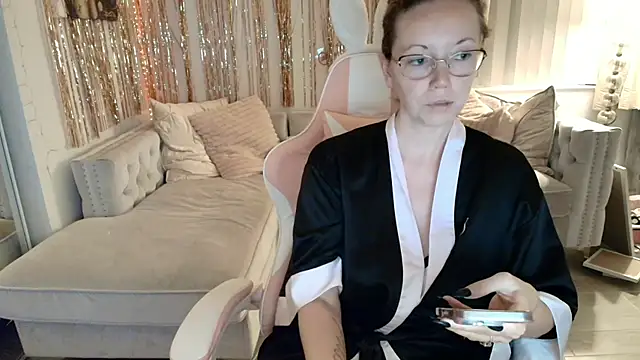 GoddessJanieDarling online show from May 10, 2026, 4:16 am