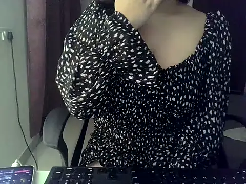DreamyDesireX online show from June 17, 2026, 6:29 pm