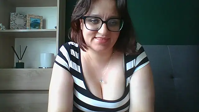 Snapshot of sensual_paris chatting on July 14, 2026, 10:21 am sensual paris online show from July 14, 2026, 10:21 am
