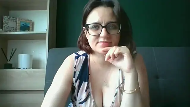 Snapshot of sensual_paris chatting on July 7, 2026, 6:47 am sensual paris online show from July 7, 2026, 6:47 am