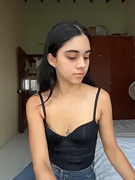 Snapshot of mia_moonna chatting on July 6, 2026, 11:28 am mia moonna online show from July 6, 2026, 11:28 am