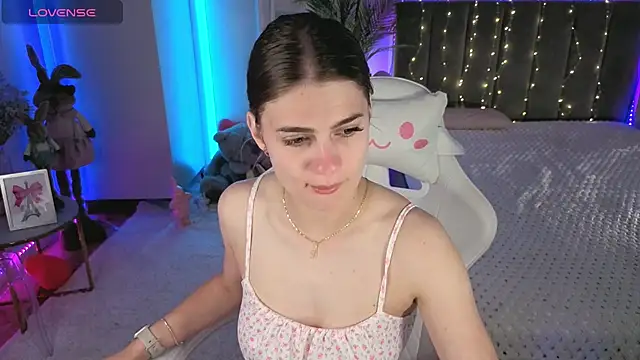 Snapshot of Dayana_Mood chatting on May 26, 2026, 6:44 am Dayana Mood online show from May 26, 2026, 6:44 am