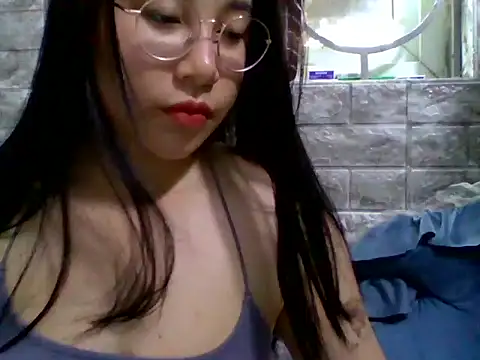 SaphiaZin online show from May 6, 2026, 3:54 am