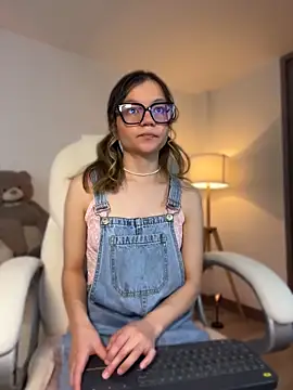 miss hailey online show from June 20, 2026, 12:32 pm