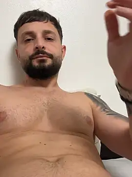 Damiannn33 online show from April 27, 2026, 9:02 pm