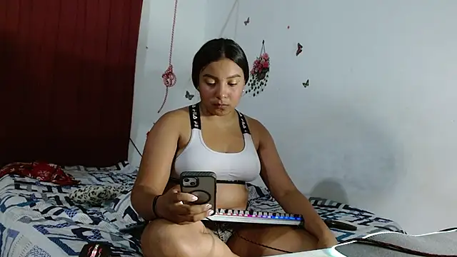 MissIsabeella online show from May 6, 2026, 3:21 am